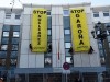 Greenpeace ha colgado dos grandes pancartas en el CSN para denunciar su falta de rigor e independencia respecto al PP